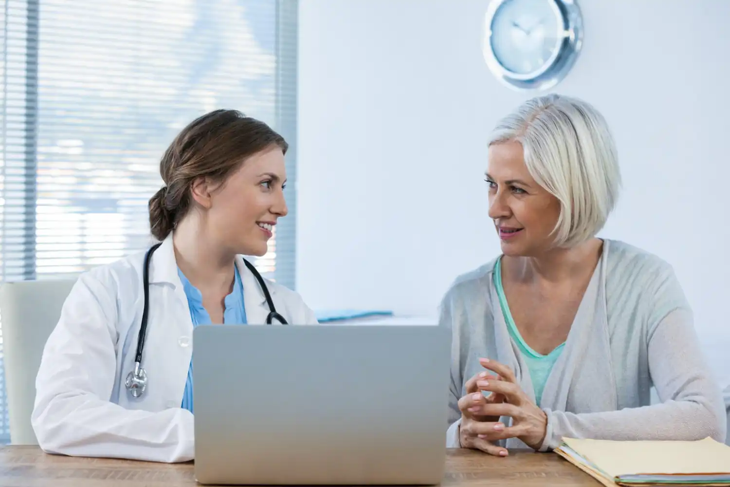 Internal medicine doctor in Union City NJ treating adult patients